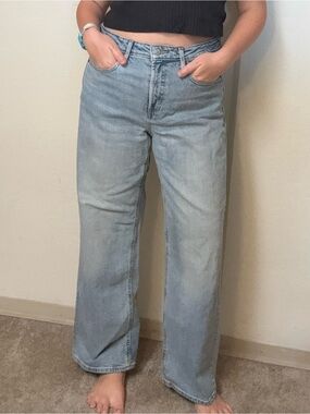 Old Navy Extra High Rise Sky-Hi Wide Leg Light Wash Jeans